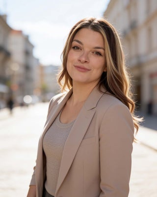 Portrait of Shay Fischer, Real Estate Associate, REALTOR®.